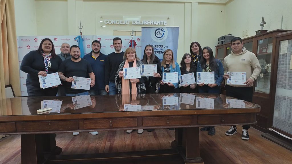 11 personas culminaron formaciones del ICIEC